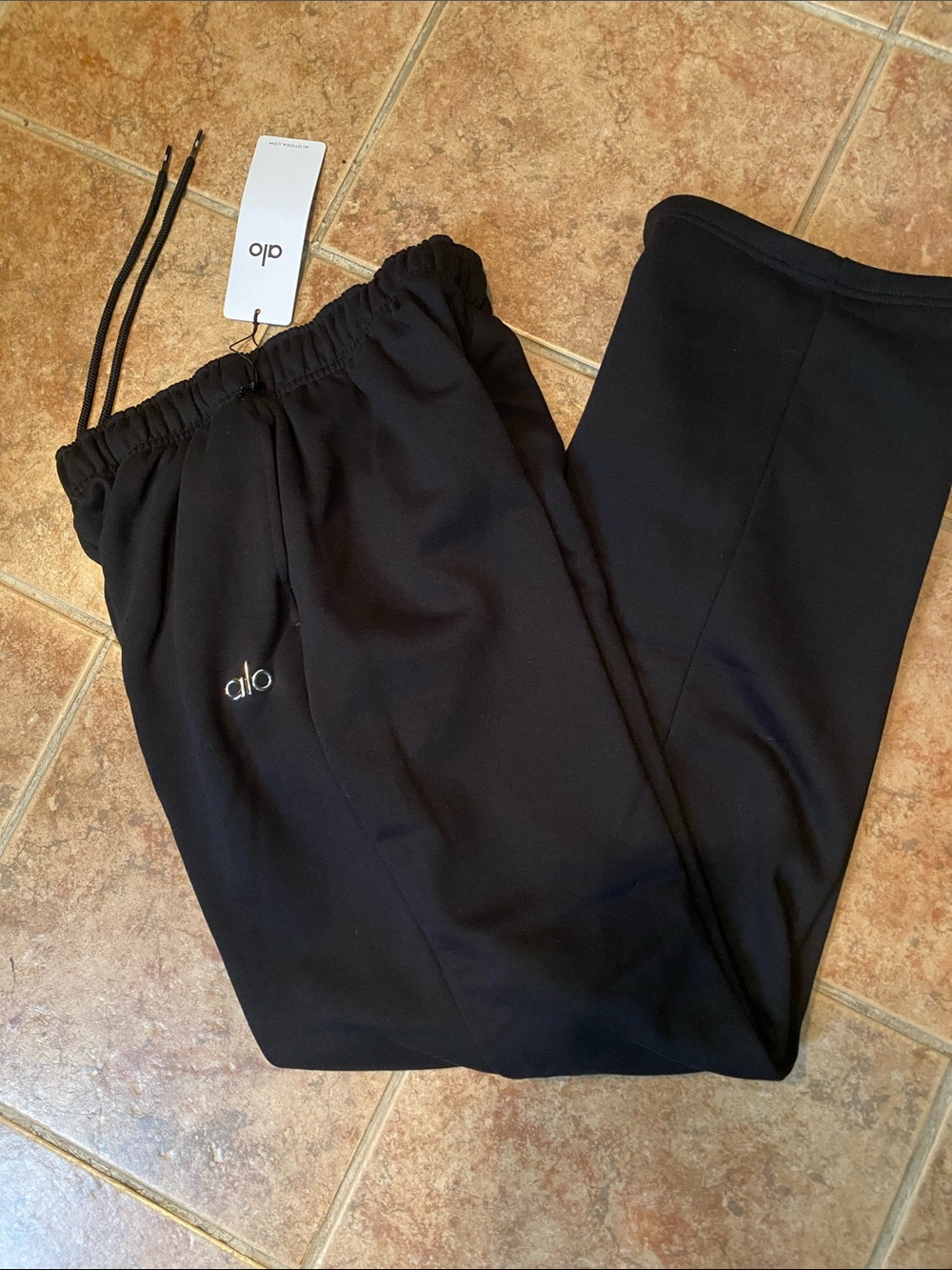 ALO Yoga Women’s Black Elastic Waist Joggers